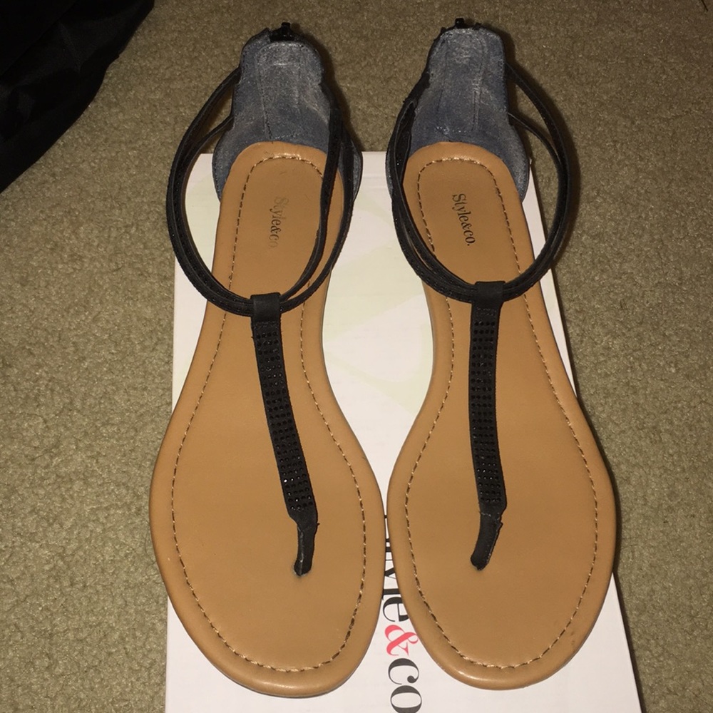 Worn once black thong sandals